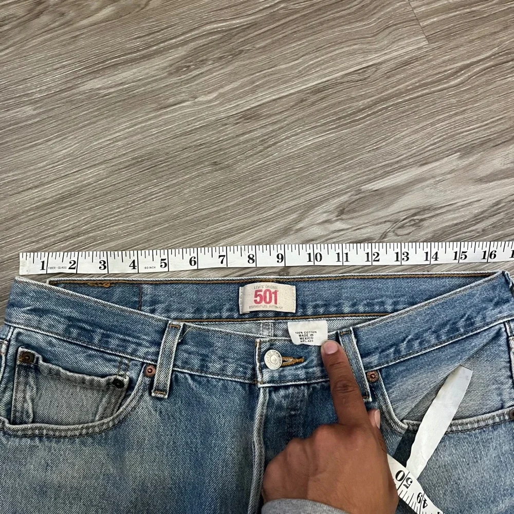Levis 501 Original Straight Leg Jeans Light Wash Blue Denim Button Fly Men 33x27